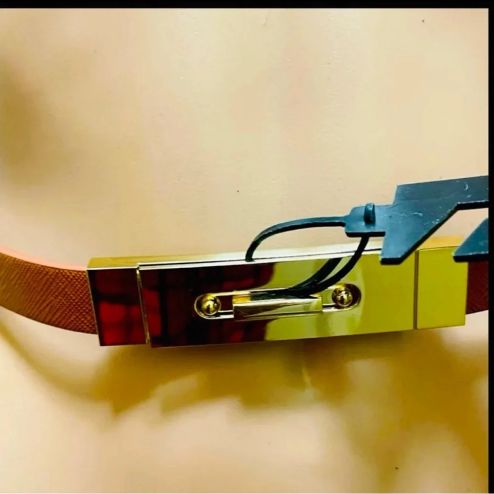 EXPRESS SKINNY BELT GOLD TURN-LUCK ELASTIC IN THE BACK BROWN COLOR SMALL/MEDIUM